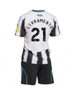 Newcastle United Tino Livramento #21 Hjemmedraktsett Barn 2025-26 Korte ermer (+ bukser)